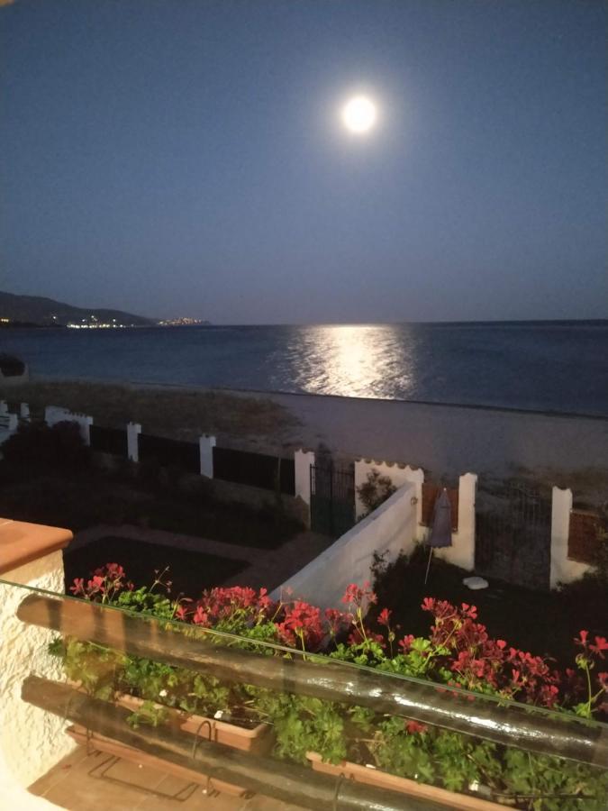 In Front Of The Beach - La Terrazza Sul Mare 플루미니 디 콰르투 외부 사진