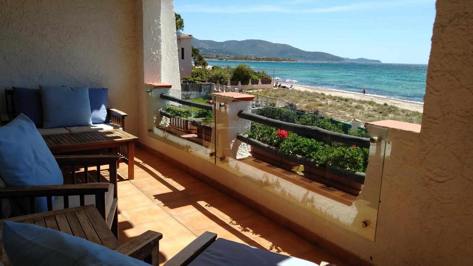 In Front Of The Beach - La Terrazza Sul Mare 플루미니 디 콰르투 외부 사진